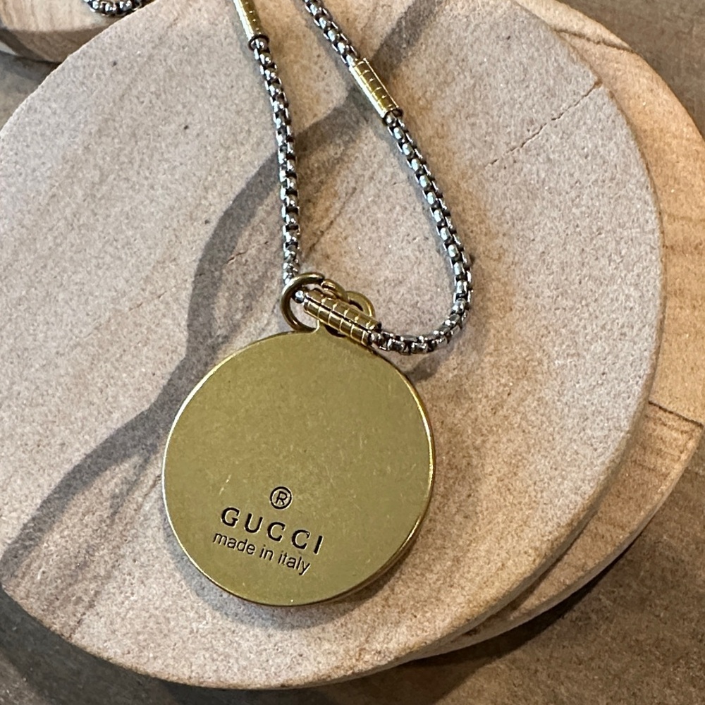🐝GG Bee Enamel and Bronzed Pendant Necklace - Picture 2 of 6